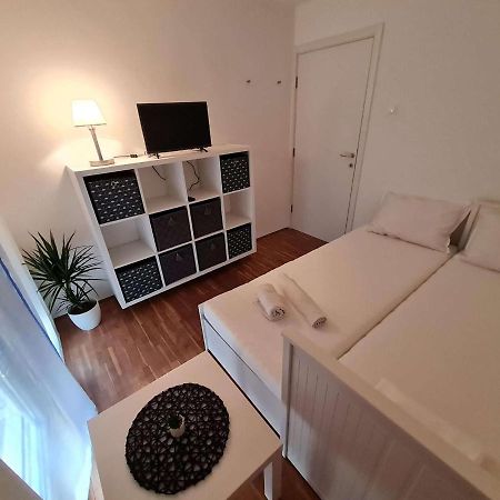 Apartmani Lovre I Zara Extérieur photo