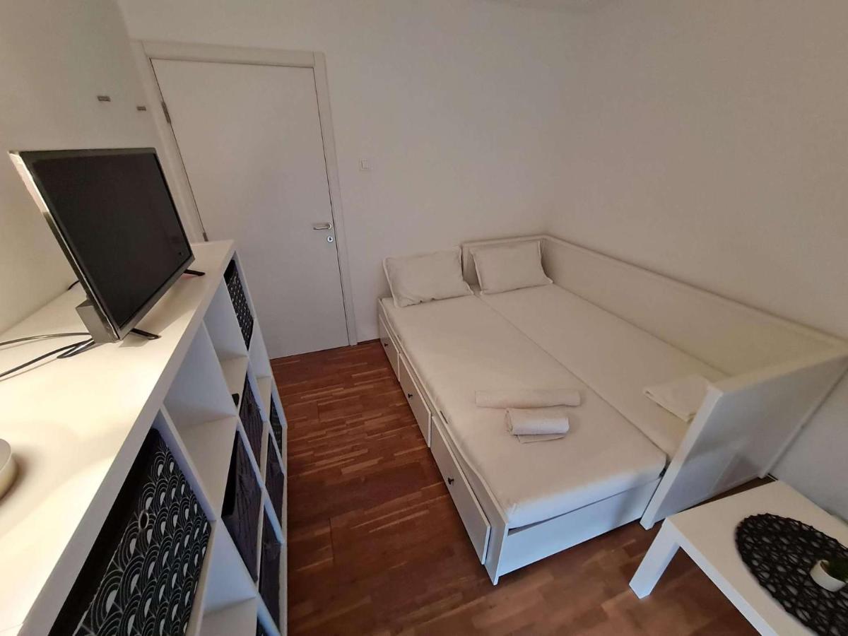 Apartmani Lovre I Zara Extérieur photo