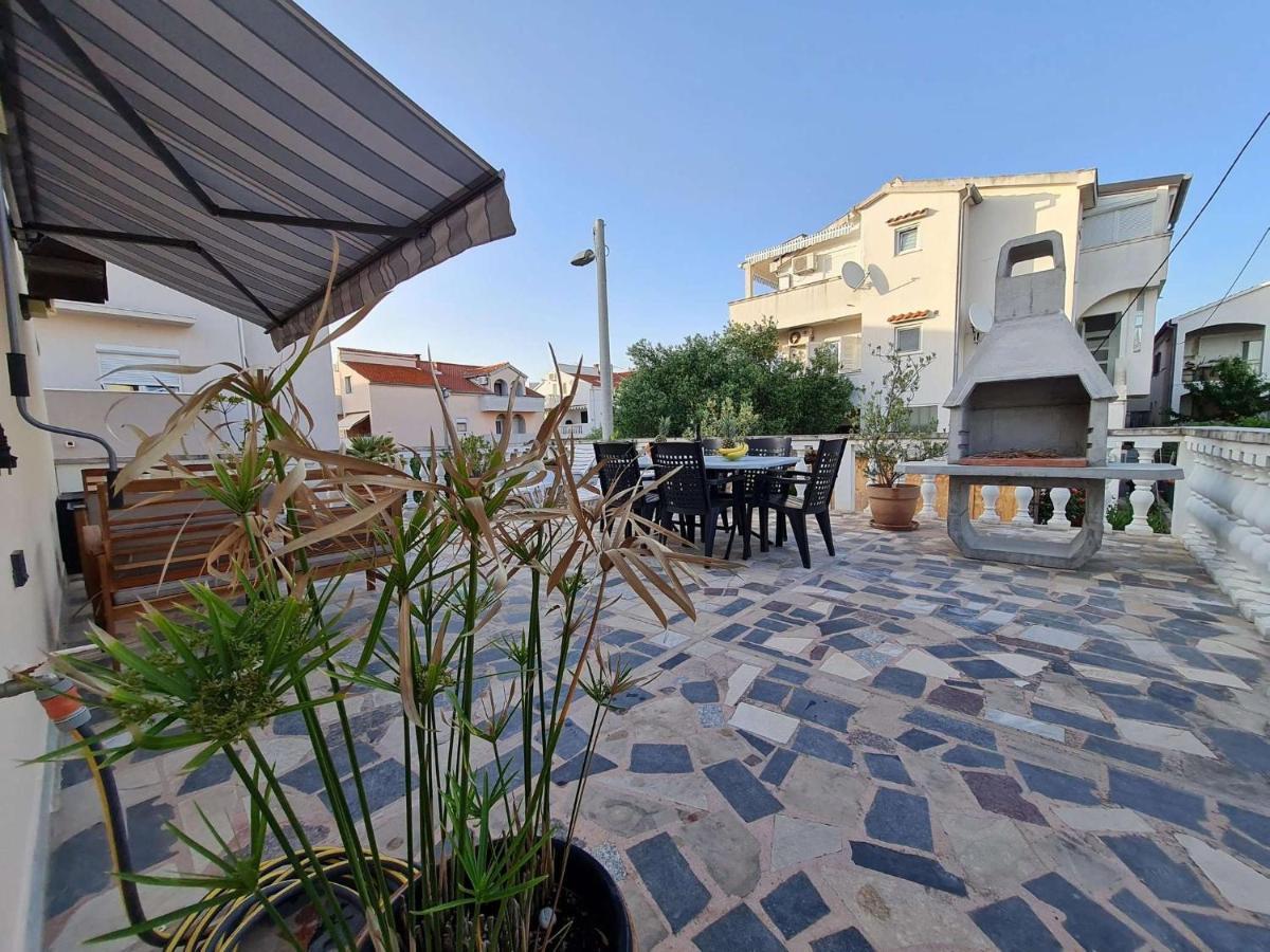 Apartmani Lovre I Zara Extérieur photo