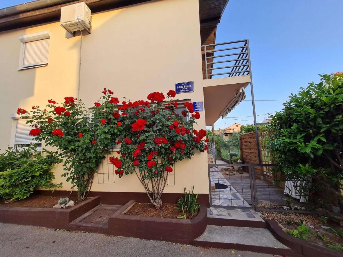 Apartmani Lovre I Zara Extérieur photo