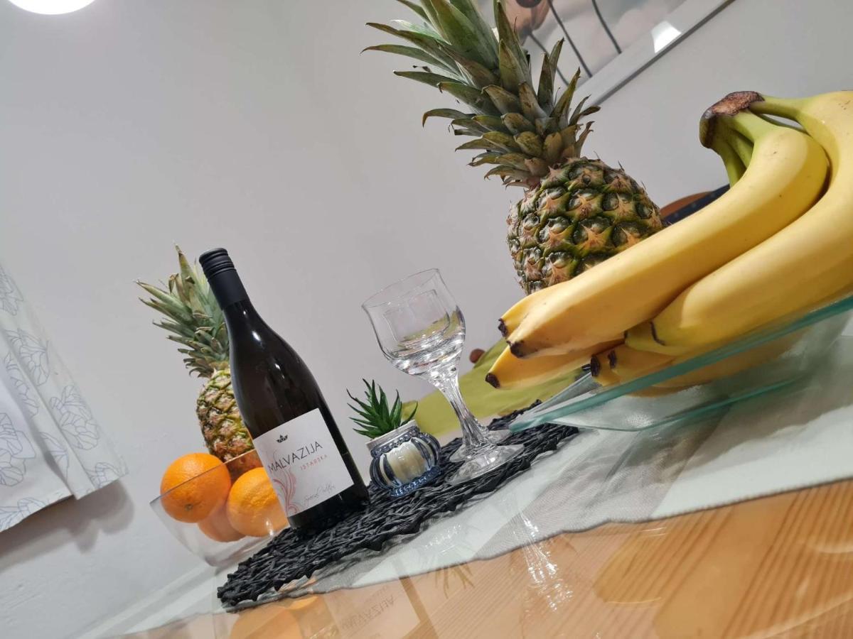 Apartmani Lovre I Zara Extérieur photo