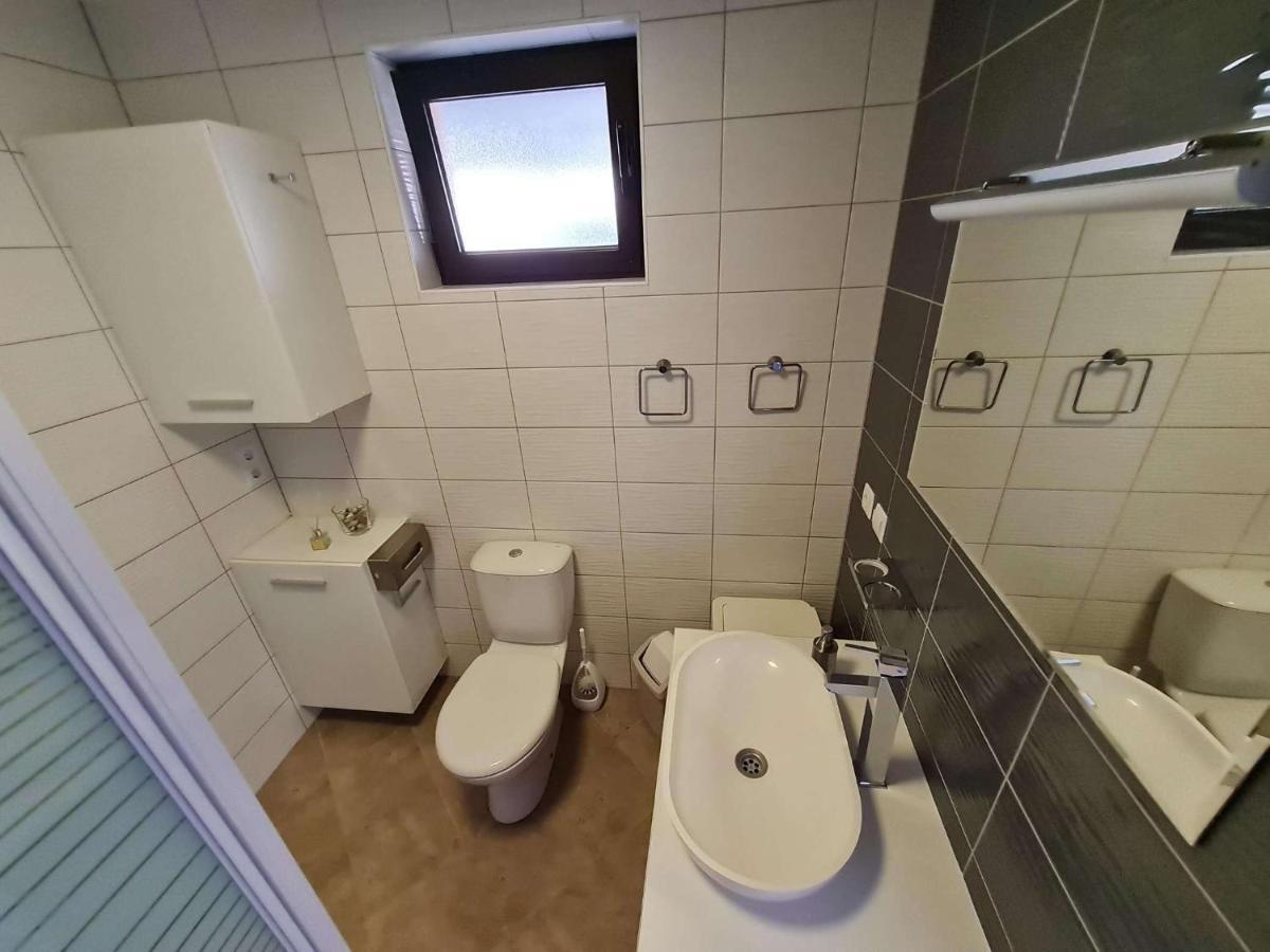 Apartmani Lovre I Zara Extérieur photo