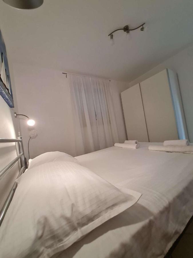 Apartmani Lovre I Zara Extérieur photo