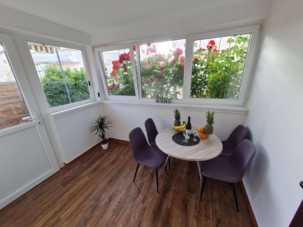 Apartmani Lovre I Zara Extérieur photo
