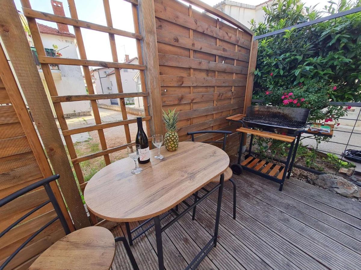 Apartmani Lovre I Zara Extérieur photo