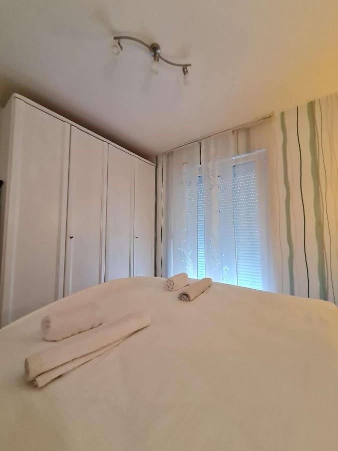 Apartmani Lovre I Zara Extérieur photo