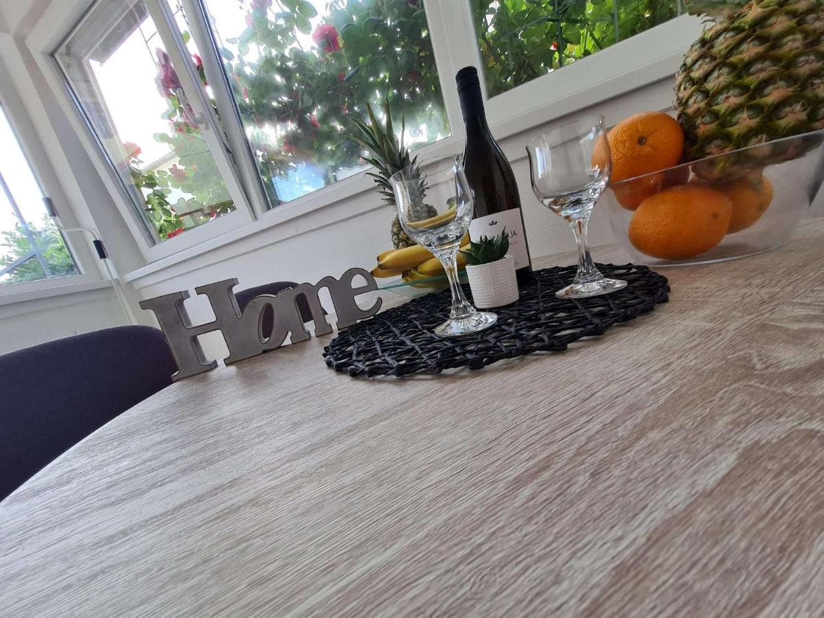 Apartmani Lovre I Zara Extérieur photo