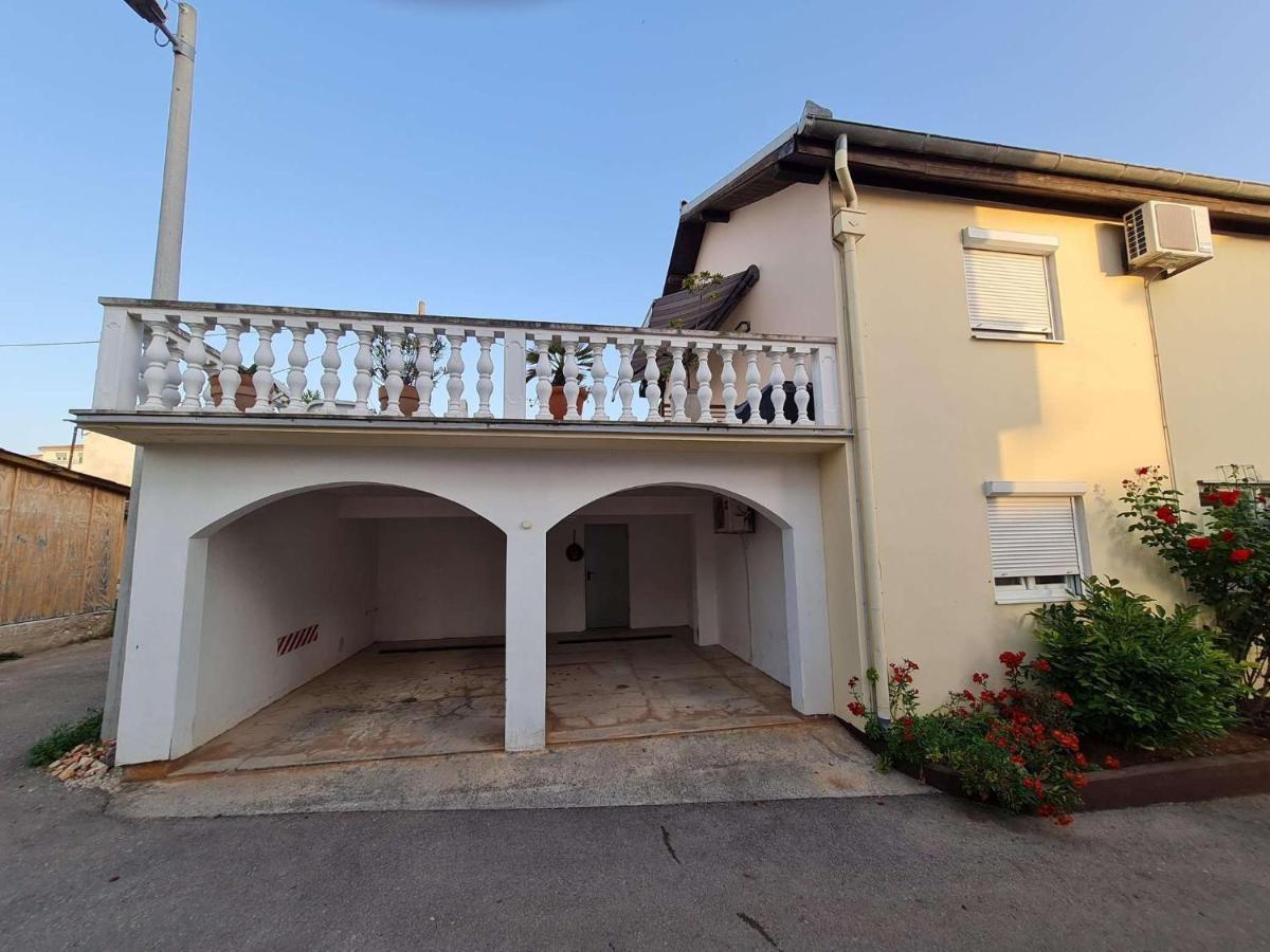 Apartmani Lovre I Zara Extérieur photo