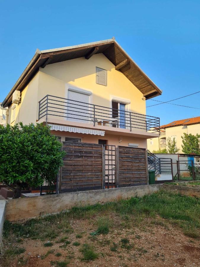 Apartmani Lovre I Zara Extérieur photo