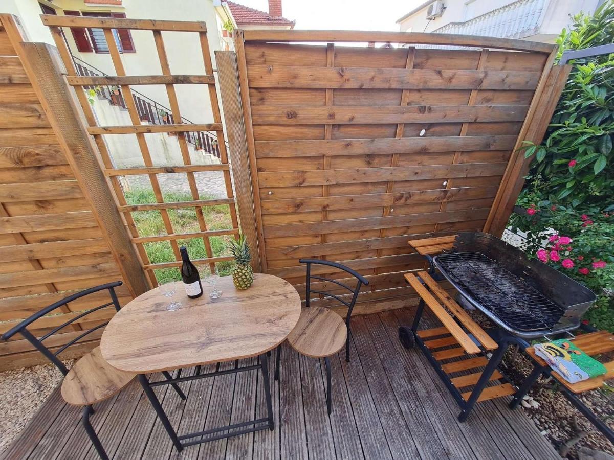Apartmani Lovre I Zara Extérieur photo