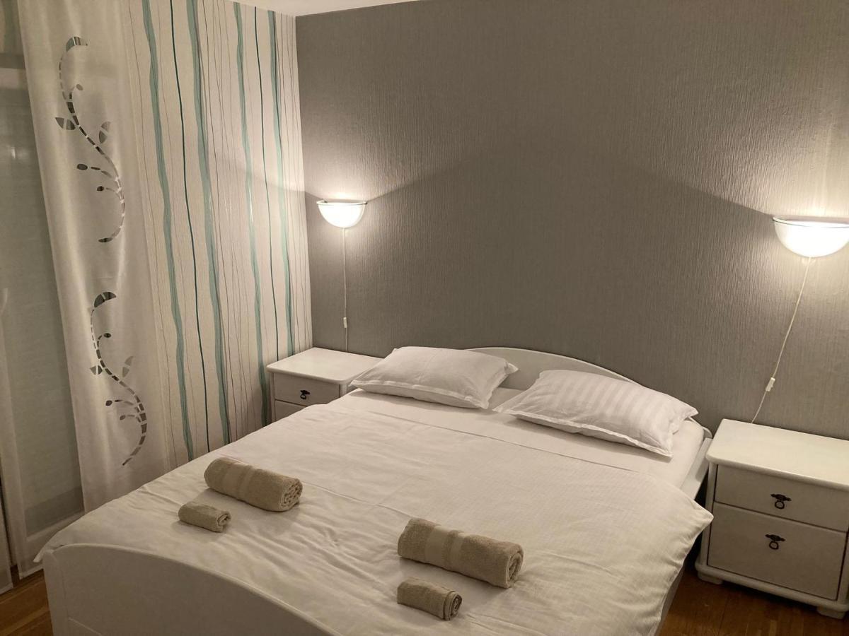 Apartmani Lovre I Zara Extérieur photo