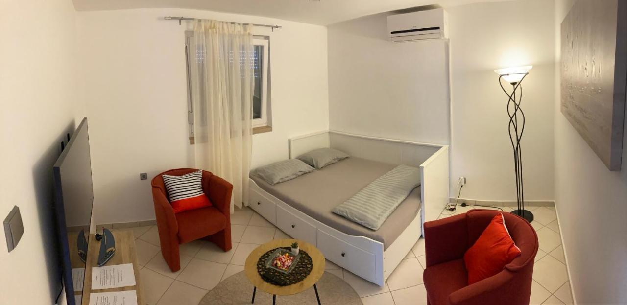 Apartmani Lovre I Zara Extérieur photo