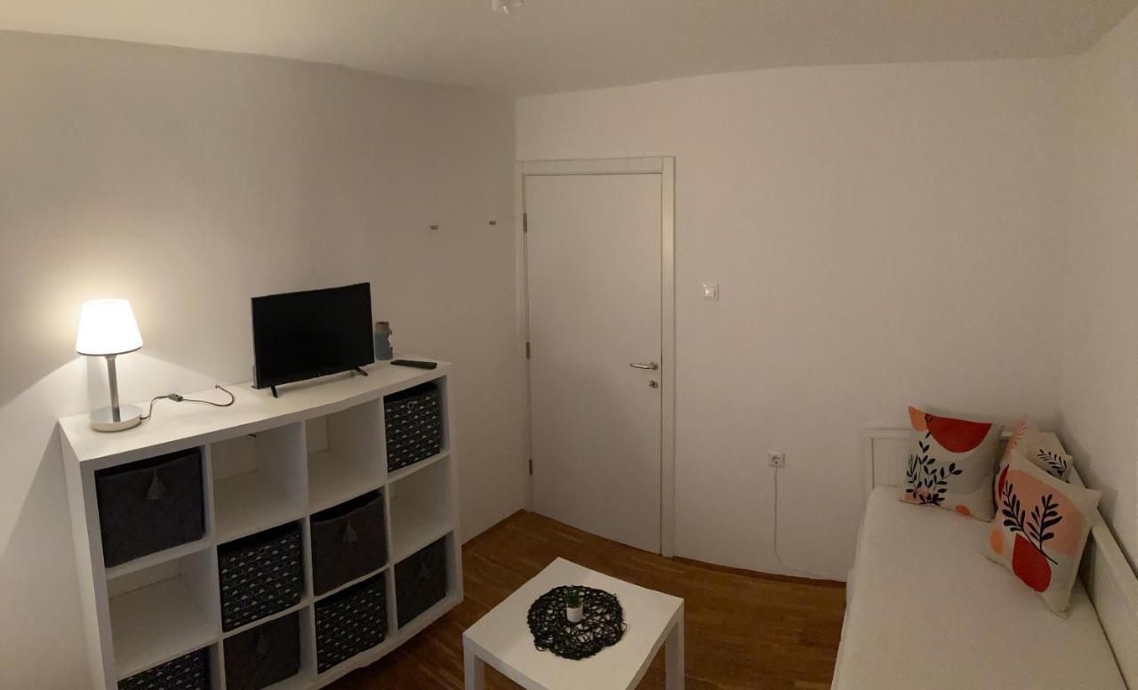 Apartmani Lovre I Zara Extérieur photo