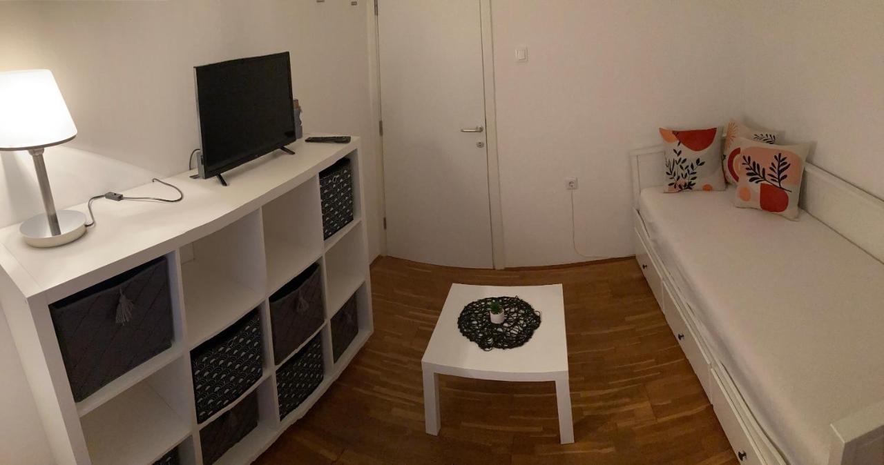 Apartmani Lovre I Zara Extérieur photo